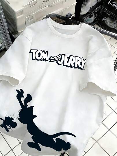 SHEIN X Tom & Jerry Áo thun ngắn tay nữ thoáng mát, in họa tiết tennis, cổ tròn, dáng rộng, thoáng khí, năng động, thích hợp cho thể thao/du lịch mùa hè, phong cách thể thao thường ngày.