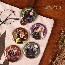 Harry Potter 1枚复古彩绘徽章，塞德里克、斯内普、小天狼星布莱克、校长、伏地魔胸针，系列周边礼品，背包徽章，时尚装饰礼品，生日礼物，毕业礼物，送给朋友和粉丝的礼物，生日或圣诞节礼物，返校礼物[官方授权] - 查看 5