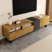Mueble para TV con bloques de color, diseño sencillo de colores contrastantes, tres puertas y dos compartimentos, patas metálicas en forma de U, veta de madera retro. - Caqui - Ver 5