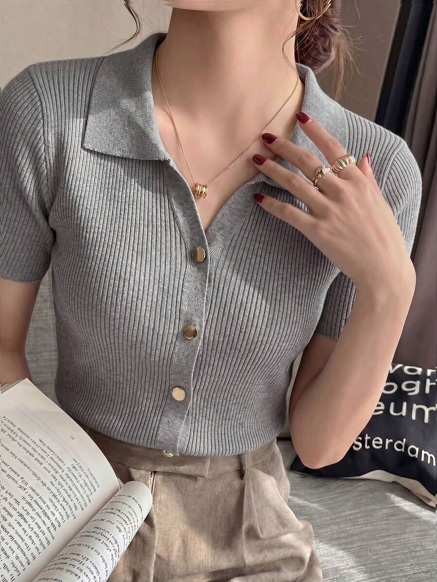 女款時尚 Polo 領落肩短袖針織 T 恤,春夏新款輕量休閒開襟上衣,適合秋季 - 灰色 - 查看 1