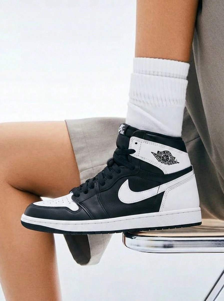 Air Jordan 男款运动鞋休闲运动高帮缓震优质皮革经典拼色标志街头健身日常舒适合脚黑白 DZ5485-010 - 黑白 - 查看 1