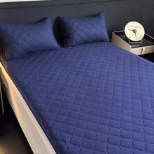 1 pieza Funda protectora suave y cómoda, Sábana de unicolor para dormitorio y habitación de invitados, Colchoneta impermeable con relieve ultrasónico, Cobertura gruesa y completa, Lavable a máquina, Regalo para ocasiones especiales - Azul marino - Ver 5