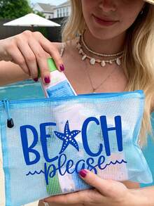 这款防水时尚沙滩包印有“Beach Please”字样和海星图案。A4尺寸时尚防水PVC沙滩包，大容量透明化妆包，配有尼龙拉链，轻便易携，适合春夏收纳。 - 彩色 - 查看 1