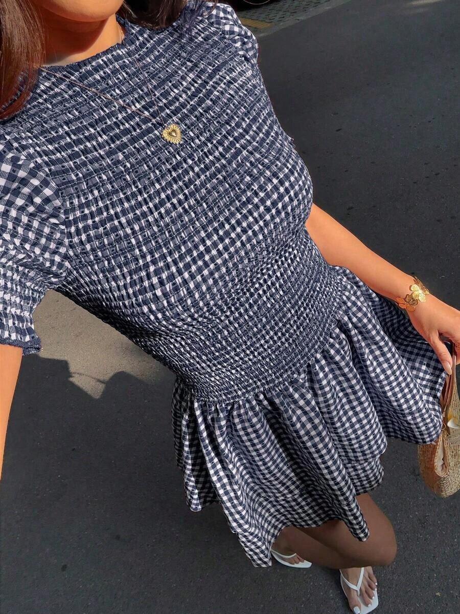 Vestido mini romántico para playa y vacaciones, con cuello redondo elástico, mangas de pétalos y dobladillo en línea A, en tela escocesa roja - Azul marino - Ver 1