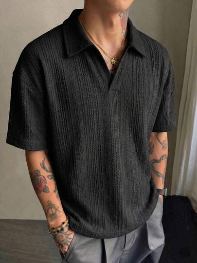 一件 Blueprint Man 男士 Polo 衫，黑色提花领 Polo 衫，垂坠透气针织面料，抗皱舒适，成熟绅士风格，适合日常、通勤、轻商务、休闲穿着，男士礼物