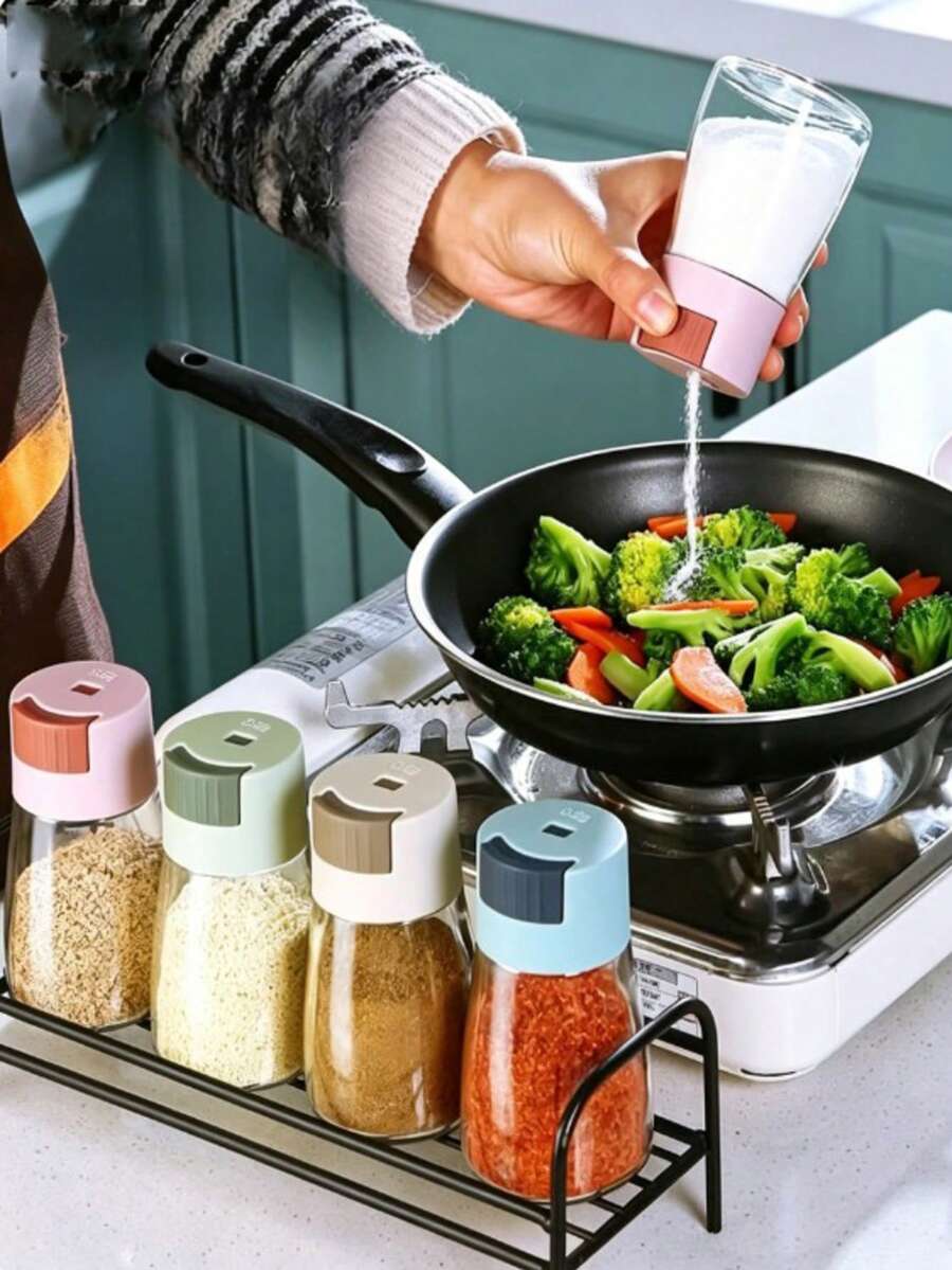 Bộ 4 lọ đựng gia vị nhà bếp có vòi rót, lọ kín khí dùng đựng muối, tiêu, bột ớt, thìa là, đường và các loại gia vị khác.