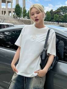 Camiseta oversize con patrón de bordado de letra, cuello caído, estilo preppy - Blanco - Ver 4