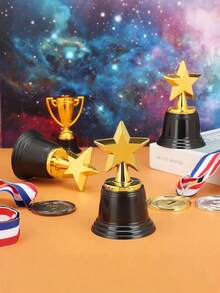 Cadeaux de remise des diplômes 12 pièces Mini trophée en plastique en forme d'étoile dorée, parfait pour la rentrée scolaire, les cadeaux de remise des diplômes, les événements sportifs et les cérémonies de remise de prix. Fabriqué en plastique, ce trophée en forme d'étoile est idéal pour les récompenses, trophées en forme d'étoile à cinq branches - multicolore - Voir 8