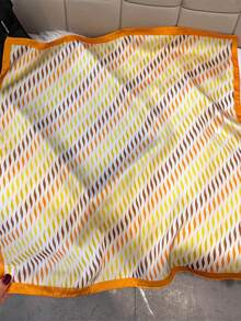 1条黑色棕色波浪条纹印花65x65厘米缎面围巾，轻盈百搭，四季皆宜，可作颈巾，适合日常外出、聚会和旅行。 - 彩色 - 查看 15