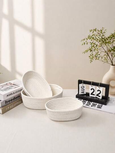 1/3 giỏ đựng đồ đan thủ công, kiểu dáng tối giản, thích hợp đựng mỹ phẩm, chìa khóa, đĩa ăn nhẹ, v.v., phù hợp cho phòng khách, phòng ngủ, phòng học và văn phòng, có thể dùng làm vật trang trí phòng ngủ và phòng ngủ.