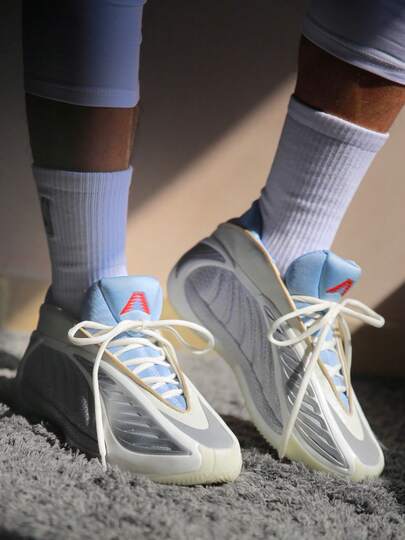  Giày bóng rổ cổ thấp adidas * Anthony Edwards AE2: Thoải mái, mềm mại, hỗ trợ tốt, chống trượt, bền bỉ, phù hợp cho tập luyện, unisex, màu trắng/bạc.