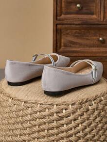 Giày Mary Jane nữ màu xám nhạt bằng da lộn, mũi nhọn, kiểu dáng slip-on có khóa cài, phù hợp với váy và trang phục thường ngày/thường nhật. - Màu Xám nhạt - Xem 6