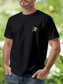 Camiseta masculina confeccionada em 100% algodão 180g, gola redonda, mangas curtas com estampa de sapo e folhas verdes, tecido leve e respirável, modelagem regular, modelo casual original para uso no verão e no dia a dia. - Preto - Ver 6