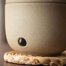 1pc Japanese Thick Pottery Garlic Storage Jar With Lid, Kitchen Ginger, Chili Pepper, Ventilated Storage Box, Household Breathable Fresh-Keeping Container, Moisture-Proof Onion Creative Storage Jar - Stoneware - View 4