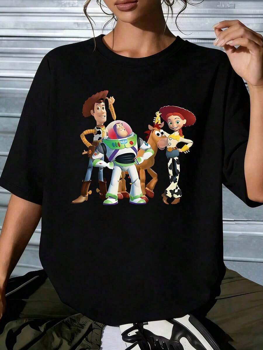 Disney Toy Story Woody Buzz Jessie Bullseye Group Graphic T-Shirt, Oversized White TeeCrafted From Soft, Comfortable, And Durable Pure Cotton Fabric, This Round-Neck T-Shirt Is An Ideal Choice For The Spring And Summer Seasons. Suitable For A Wide Range Of Occasions-Including Daily Wear, Shopping, Parties, Travel, And Social Gatherings-It Also Makes For An Exquisite Gift. - 黑色 - 查看 1
