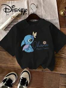 Disney Stitch Holding A Butterfly Cartoon Character With Purple Floral Decoration And "Ohana Means Family" Handwritten English Slogan, Disney Summer New Short-Sleeve T-Shirt For Women, Casual Fashion Printed T-Shirt For Ladies - 黑色 - 查看 1