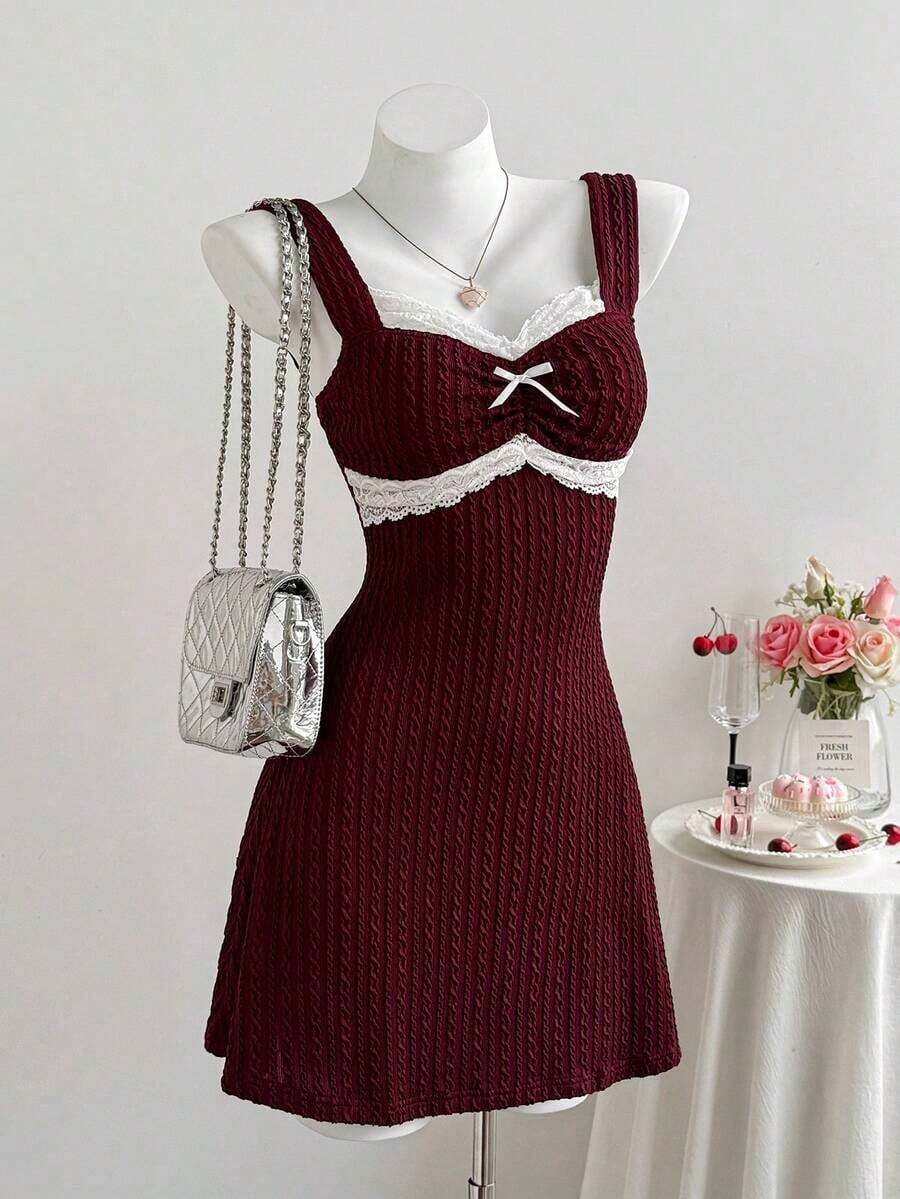 Vestido mini de línea A con parches de encaje y lazo en color vino tinto para mujeres - Rojo - Ver 1