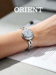 Đồng hồ nữ Orient SWD08001F0 máy quartz, mặt số màu xanh dương, dây đeo bằng thép không gỉ màu bạc, kiểu dáng tối giản sang trọng, đa chức năng, chống nước, có lịch, phụ kiện đồng hồ nữ thanh lịch. - Bạc - Xem 4