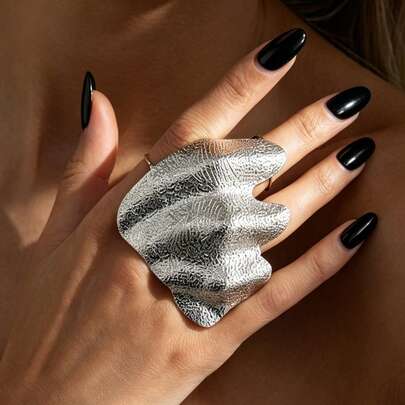 1pc Asymmetrical Pleated Knuckle Ring, Metallic Matte Finish Adjustable Joint Ring, Suitable For Women To Wear Daily, Festivals And Occasions, Elegant High-Street Sexy Gift For Girlfriend