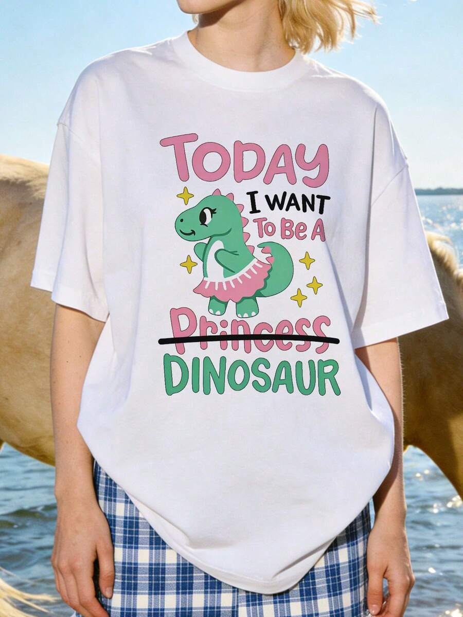 Camiseta de manga corta con cuello redondo suave y casual para mujer, con estampado gráfico divertido de dinosaurio y princesa, adecuada para uso diario relajado. Negra. - Blanco - Ver 1