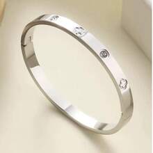 1 pieza Brazalete de acero inoxidable versátil y minimalista de moda para mujeres, con diseño de clavo con trébol de cuatro hojas incrustado - Multicolor - Ver 9