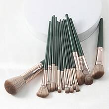全新14/16件套绿云系列化妆刷套装，配备超柔软浓密刷毛，一套全面的全脸化妆刷，是初学者必备之选，包含高品质粉底刷、眼影晕染刷和细节刷，采用符合人体工学的设计。 - 綠雲化妝刷套裝 - 查看 7