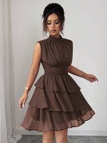 Vestido corto italiano de mujer de gasa con cuello pequeño, cintura recogida, volantes en el bajo y sin mangas, para uso casual, viajes, tardes de té, en colores lisos, para primavera/verano - Café integral - Ver 1