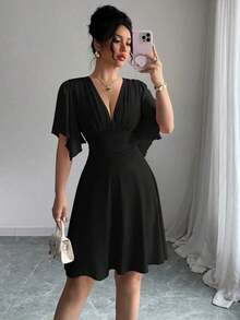 Nuevo vestido mini con cuello en V, busto fruncido, mangas con volantes y cintura ceñida, silueta elegante y estilizada para mujer, para salir - Negro - Ver 3