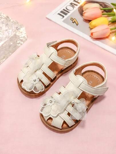 1 đôi sandal hở mũi cho bé gái, sandal công chúa thanh lịch cho trẻ em, sandal đế bằng thời trang cho bé gái với họa tiết hoa lưới và ngọc trai, thích hợp cho mùa hè, đám cưới, tiệc tùng, và mặc hàng ngày.