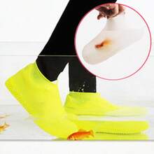 1 đôi bọc giày đi mưa bằng silicon chống thấm nước - Chống trượt, có thể gấp gọn, dễ vệ sinh, thích hợp cho đạp xe, leo núi, cắm trại - Màu trắng và xanh dương - Phong cách tối giản hiện đại - Xem 6