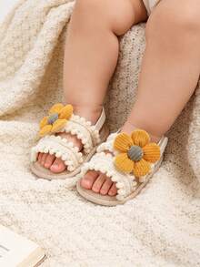 Giày sandal mùa hè đế mềm họa tiết hoa cho bé gái từ 0-18 tháng tuổi, chống trơn trượt, hở mũi. - Màu be - Xem 14