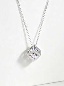 ConiiW Mặt dây chuyền hình vuông bằng bạc sterling 925 cao cấp, tinh tế và đẹp mắt này, với viên đá Moissanite 1 carat, phù hợp để đeo hàng ngày, trong các dịp cưới hỏi, tiệc tùng, du lịch, nghỉ lễ, lễ tốt nghiệp, dạ hội, Ngày của Mẹ, Ngày Valentine, Giáng sinh, Halloween, Lễ Tạ ơn, Năm mới, sinh nhật, kỷ niệm, lễ trưởng thành, và làm quà tặng năm mới. - Bạc - Xem 4