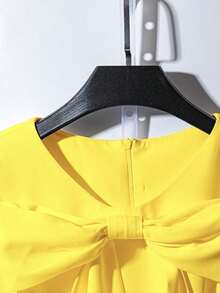 Vestido mini elegante sin mangas con cuello redondo, lazo en la cintura y lazada para mujer - Amarillo - Ver 4