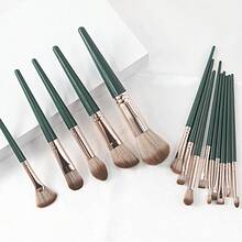 全新14/16件套绿云系列化妆刷套装，配备超柔软浓密刷毛，一套全面的全脸化妆刷，是初学者必备之选，包含高品质粉底刷、眼影晕染刷和细节刷，采用符合人体工学的设计。 - 綠雲化妝刷套裝 - 查看 9
