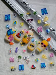 Adesivo de unhas em relevo 3D com elementos temáticos de praia tropical - maiô, âncora, palmeira, sol, veleiro, coquetel, chinelos e a frase "VERÃO/Noites de Verão". Cores vibrantes e alegres com efeito glitter, perfeitas para férias na praia, festas de verão, looks tropicais, unhas decoradas para meninas, estudantes, mães, iniciantes em nail art e amantes do verão. - Multicolorido - Ver 4