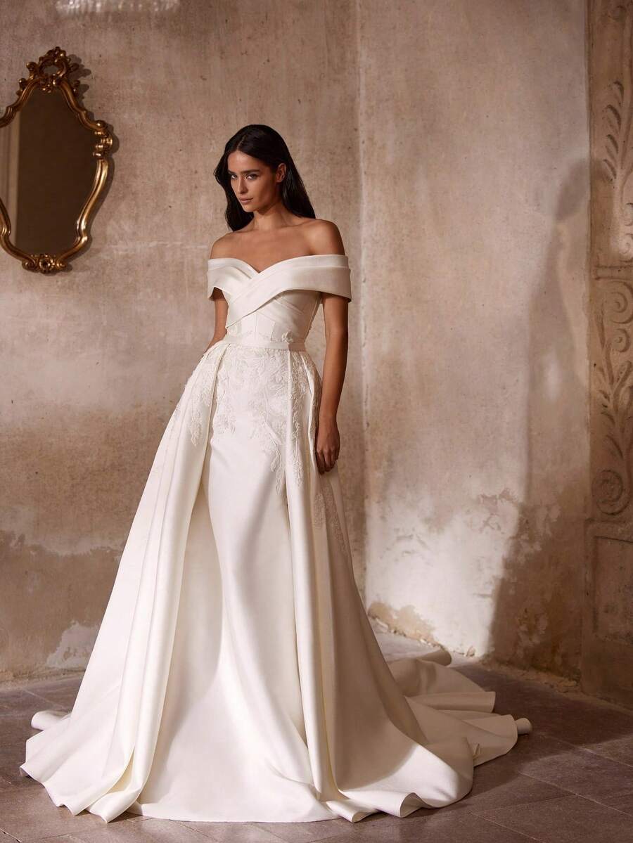 Off-The-Shoulder Short Sleeve A-Line Wedding Dress With Open Back And Luxurious Satin Finish – Charming Bridal Gown Featuring Soft Draped Cap Sleeves, Bare Back Detail, And A Sleek Flowing Silhouette, Perfect For Weddings, Christmas Parties, Halloween Events, Prom Night, Birthday Celebrations, And Special Occasions. Suitable For Garden Ceremonies, Beach Weddings, Formal Dinners, Bachelorette Nights, Date Nights, Holiday Galas, Anniversary Events, Evening Affairs, And Family Portraits. - trắng - Xem 1