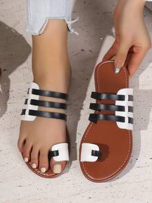 Women's Retro Toe-Ring Flat Sandals, Classic Solid Color & Contrast Color Strap Design, Comfortable Suitable For Outdoor Wear, Summer - Black and White - View 4