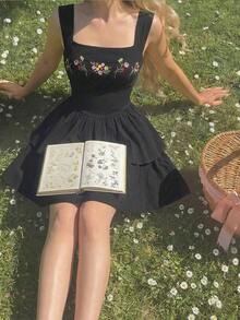 MOD Vestido mini de mujer con cintura ceñida, doble capa y bordado floral - Negro - Ver 3