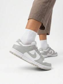 Nike DUNK 女款运动鞋 白色/浅灰色 DD1873-113 - 白色/淺煙灰色 - 查看 1