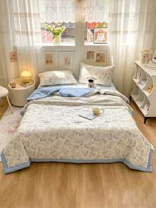 1 pieza Edredón de verano lavado e impreso, edredón para aire acondicionado, tela amigable con la piel, diseño de versión completa AB, ligero y suave, transpirable y fresco, sensación sedosa y suave, sueño sin restricciones, absorción de humedad, edredón fino para verano, manta impresa de moda, adecuado para decoración del dormitorio del hogar, suministros para bodas, decoración del dormitorio del hogar para el Día de San Valentín, regalos del Día de la Madre, adecuado para todas las estaciones - Azul y blanco - Ver 2