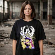 Black Unisex T-Shirt, Casual Short-Sleeve Cotton T-Shirt For Adults And Children, Easter Gift, Y2K Clothing, Men's T-Shirt, Men's Holiday Clothing, Men's Summer Clothing, Easter Clothing, Party Clothing, Girls' Holiday Clothing, Boys' Clothing, Girls' Summer Clothing, Baby T-Shirt, Women's, Girls' Summer Clothing, Teenage Girls' Summer Clothing, Jax Metallic Shirt Digital Circus Gothic T-Shirt, Made Of Soft And Lightweight Cotton, Skin-Friendly And Comfortable, Short-Sleeve Style, Classic Round Neck, Stylish Digital Circus Print, Perfect For Everyday Wear, School, Vacation, And Leisure, Suitable For All Age Groups, Personalized Gift, Gift For Girls, Special Gift For Fans, Gift For Children, Friends, And Family. Summer Clothing, Women's Shirts, Men's Shirts, Unisex, Family Outfits. Gym Wear Men Women, Tops For Men&Women, Going Out Tops, Graphic Tees, Cute Tops, Men's Summer Clothing,Matching Parent-Child Outfits - 黑色 - 查看 1
