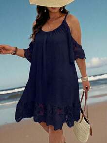 Vestido midi casual de vacaciones con cuello de pico, mangas cortas con hombros abiertos, encaje y tela arrugada en contraste - Azul marino - Ver 7