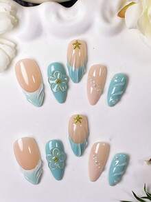 10 piezas de uñas postizas de almendra hechas a mano, estilo francés en color verde azulado con tallado de ondas de agua sobre una base nude. Las puntas francesas están pintadas a mano en verde azulado con un degradado blanco a azul. Estas uñas están hechas a mano con patrones estereoscópicos 3D de conchas, ondas de agua y tallados transparentes, acentuados con perlas blancas y decoraciones de estrellas de mar doradas. - Azul menta - Ver 4