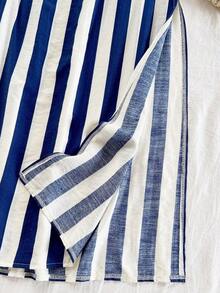Vestido largo con corte evasé, estampado de rayas verdes y blancas, con diseño de tirantes al cuello y espalda descubierta, con cintura anudada, para vacaciones en una isla tropical - Azul y blanco - Ver 4