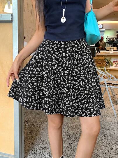 Minifalda con estampado floral diminuto para mujer EARO, tela con estampado floral diminuto negro, elegante y versátil para vacaciones de verano sin estiramiento