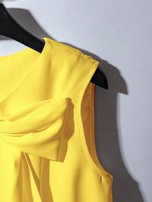 Vestido mini elegante sin mangas con cuello redondo, lazo en la cintura y lazada para mujer - Amarillo - Ver 5
