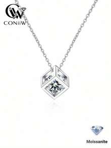 ConiiW Mặt dây chuyền hình vuông bằng bạc sterling 925 cao cấp, tinh tế và đẹp mắt này, với viên đá Moissanite 1 carat, phù hợp để đeo hàng ngày, trong các dịp cưới hỏi, tiệc tùng, du lịch, nghỉ lễ, lễ tốt nghiệp, dạ hội, Ngày của Mẹ, Ngày Valentine, Giáng sinh, Halloween, Lễ Tạ ơn, Năm mới, sinh nhật, kỷ niệm, lễ trưởng thành, và làm quà tặng năm mới. - Bạc - Xem 2
