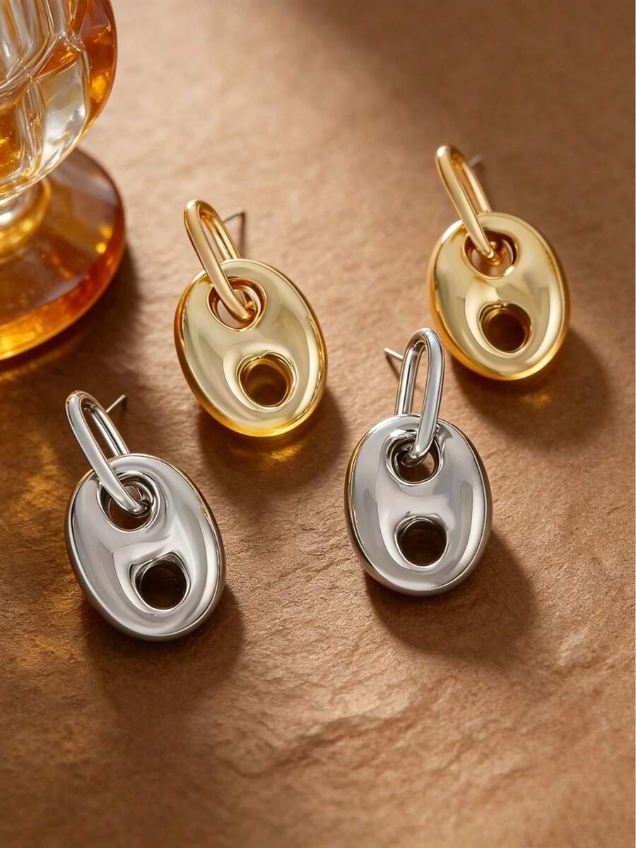 奢华猪鼻子造型耳环,金色和银色可选,小众亮面高端简约耳环,适合工作和约会等各种场合,是送给女友/闺蜜的优雅礼物之选。 - 豬鼻子耳釘 - 查看 1