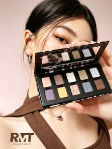 Palette d'ombres à paupières romantique et belle RMT : une palette de 10 couleurs, comprenant 01 Charme Violet, 02 Vert Fumé, et un ensemble d'ombres à paupières mate pailletée violet fumé et nude naturel. Ombre à paupières noire. Convient pour Halloween et Noël. - 01 Enchanteresse Pourpre - Voir 2