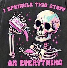 Camiseta de algodón lavado estilo urbano con un toque de humor (230g), con estampado gráfico de calavera sarcástica con la frase "I Sprinkle This Stuff On Everything", corte holgado, cuello - Blanco - Ver 2